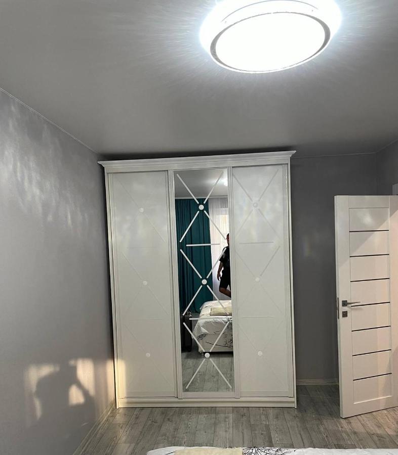 Стильная Квартира На Позняках Газ И Низкий Этаж Kyiv Exterior foto