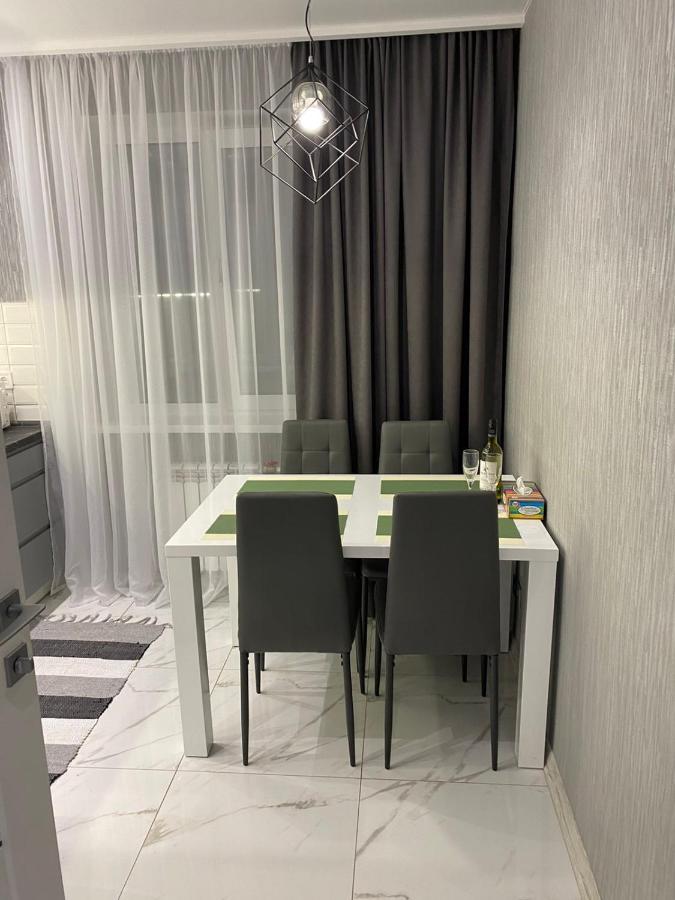 Стильная Квартира На Позняках Газ И Низкий Этаж Kyiv Exterior foto
